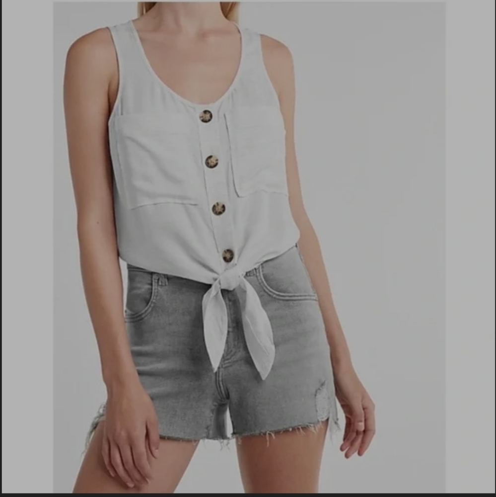 Two tie front tank